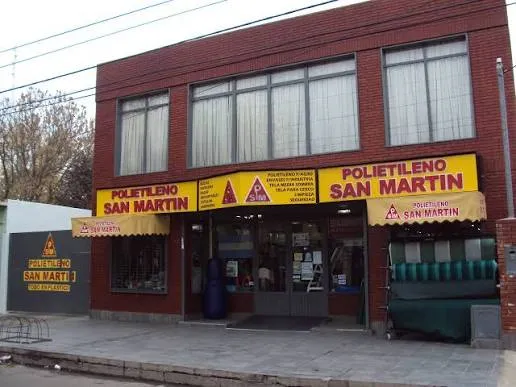 Frente del local de Polietileno San Martin, cliente de KeyTienda
